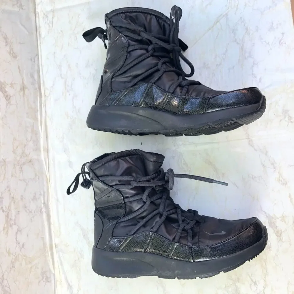 Nike Tanjun High Rise Sneaker Boot Black Lace Up 8.5